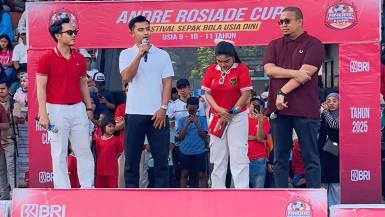 Pratama Arhan Buka Turnamen Sepak Bola Usia Dini Andre Rosiade Cup
