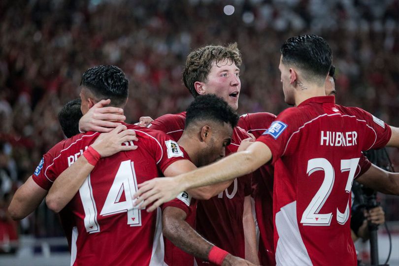 Iran Timnas Indonesia merayakan gol Ole Romeny ke gawang Timnas China